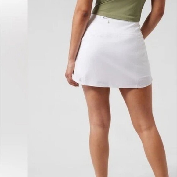 Athleta Run With It 15" Skort, Size Medium, White - Picture 2 of 6